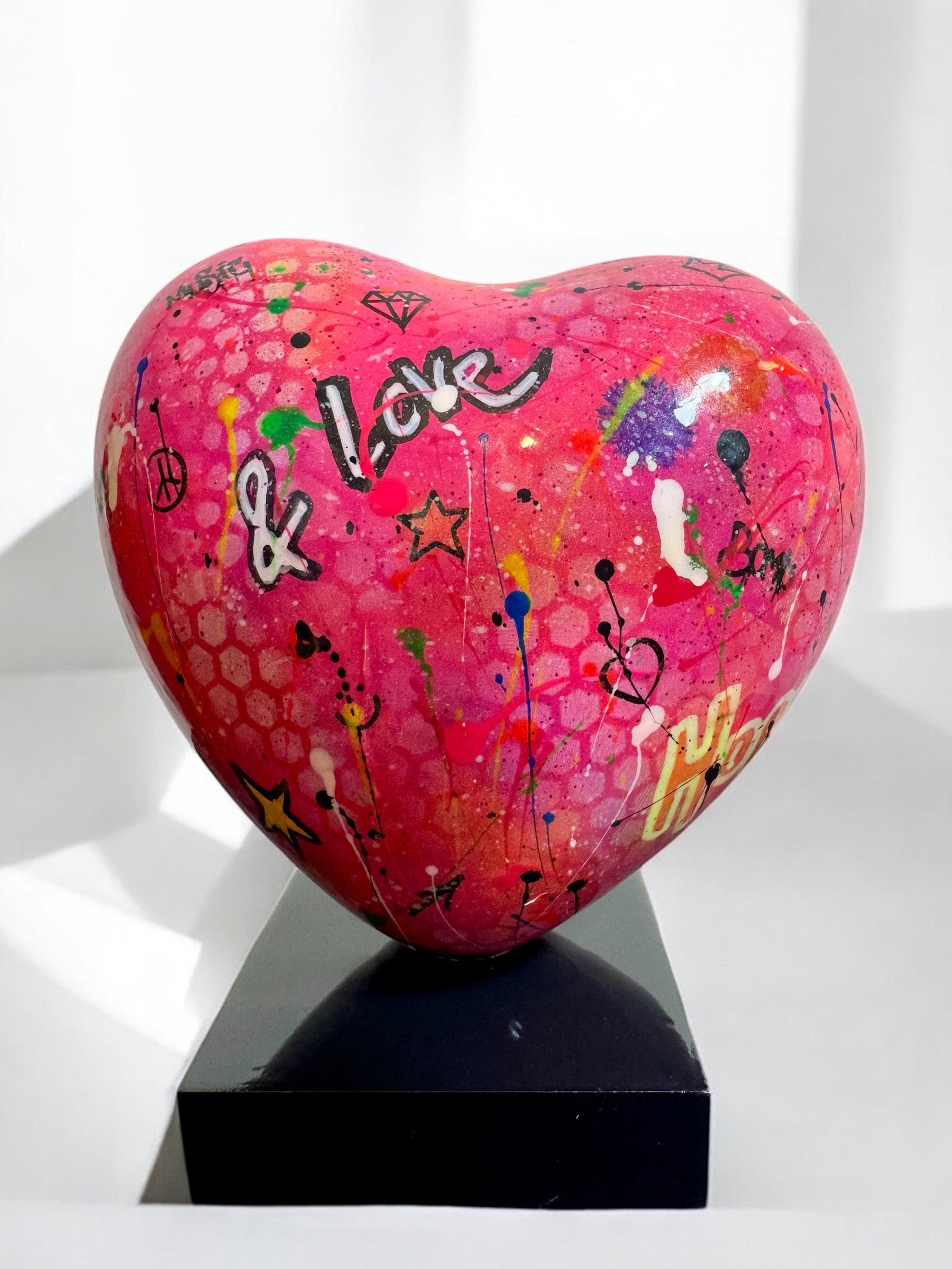 CORAZÓN POP ART PINK (SMALL) (ONE-OF-A-KIND PIECE) by DEKOR - main product image for Resin Society