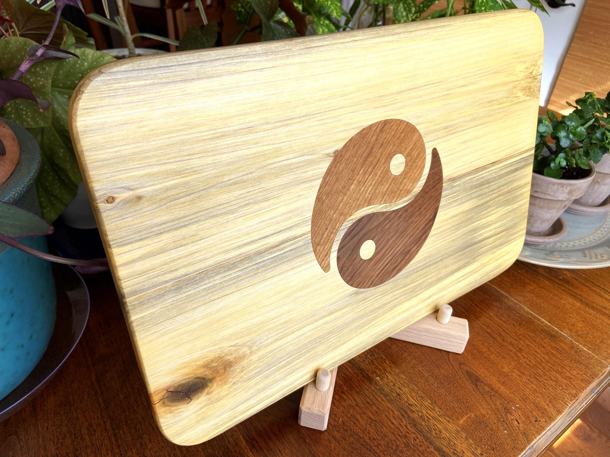 Poplar charcuterie board with Yin Yang inlay made from white oak and Peruvian walnut