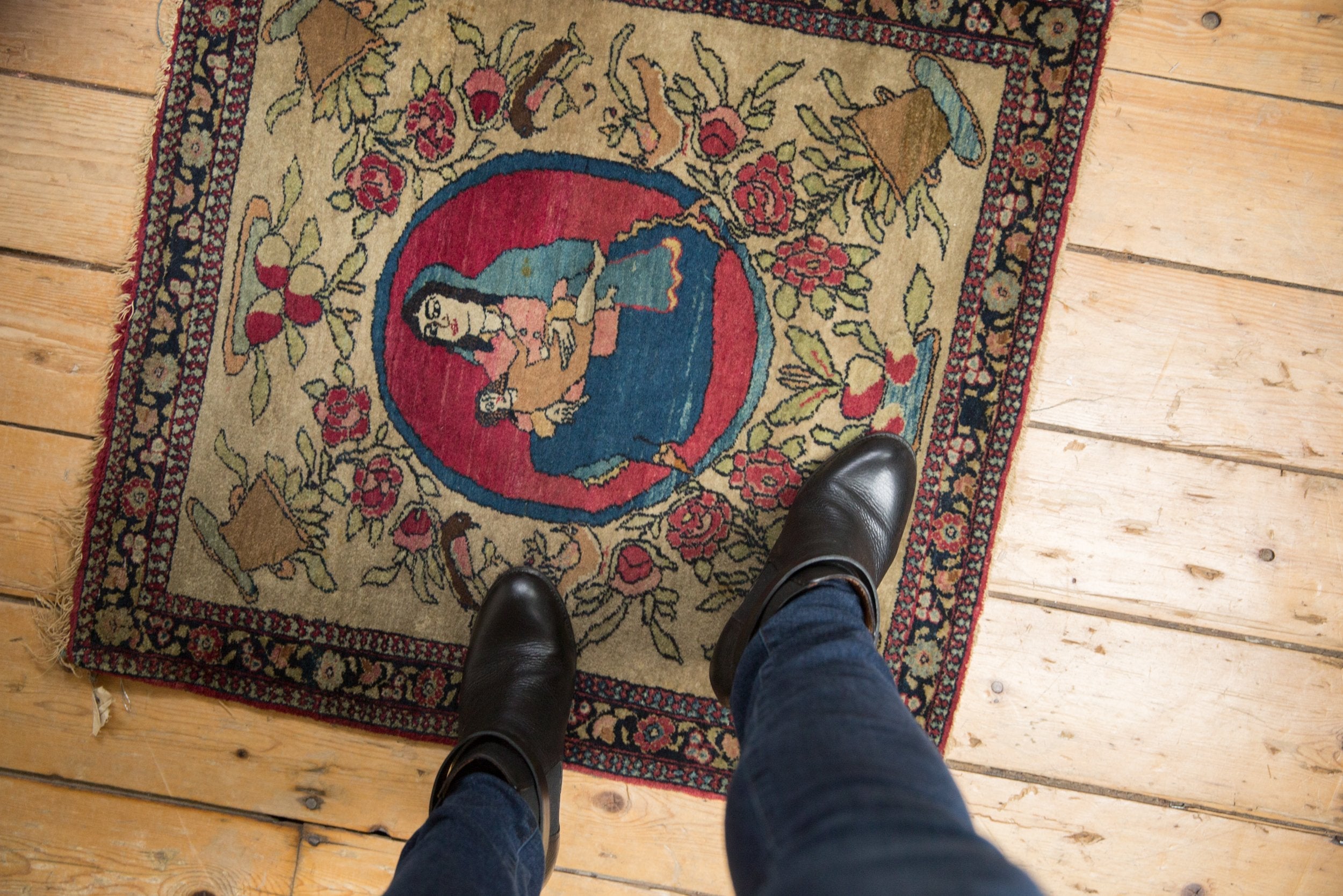 2x2.5 Antique Pictorial Isfahan Square Rug Mat