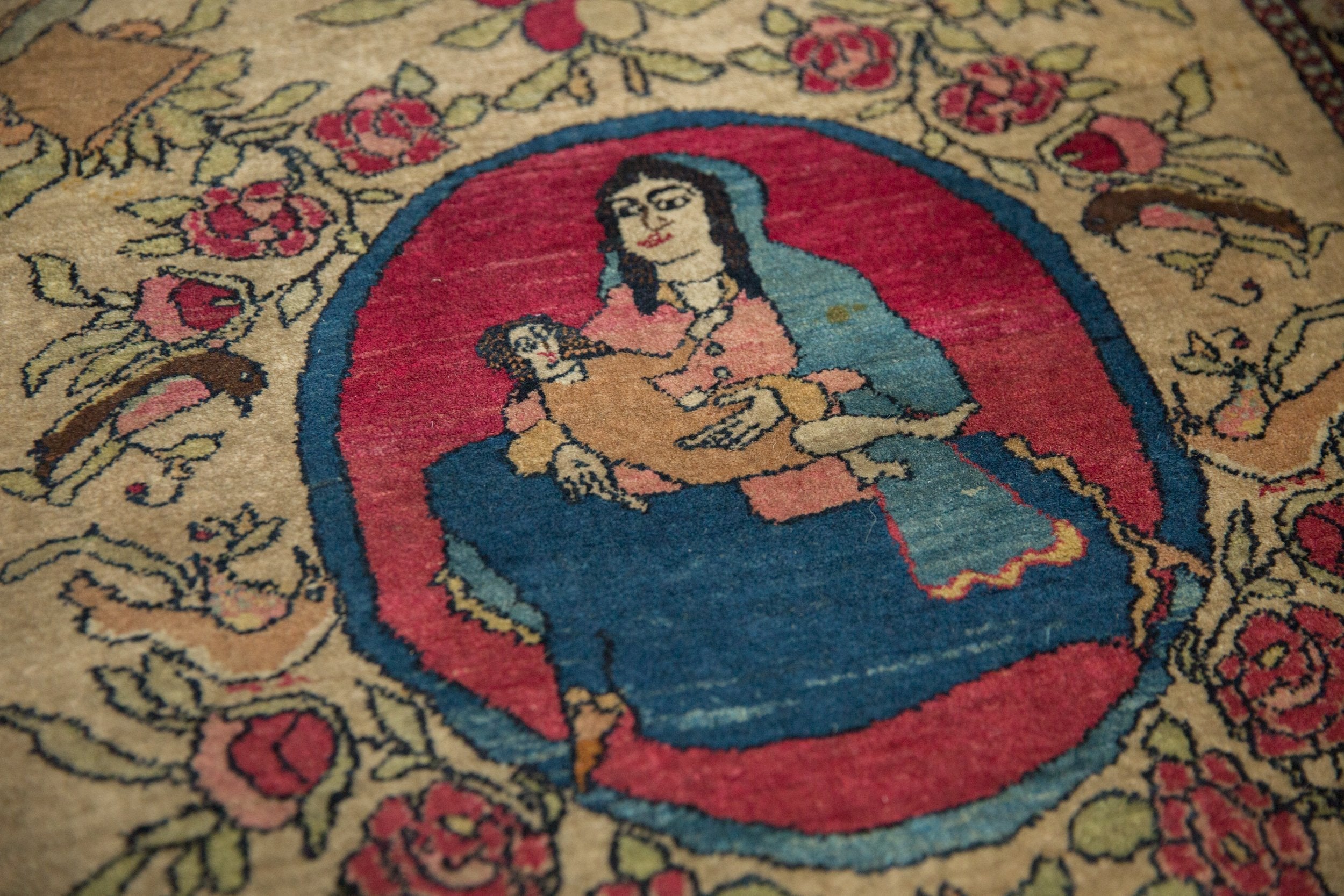 2x2.5 Antique Pictorial Isfahan Square Rug Mat