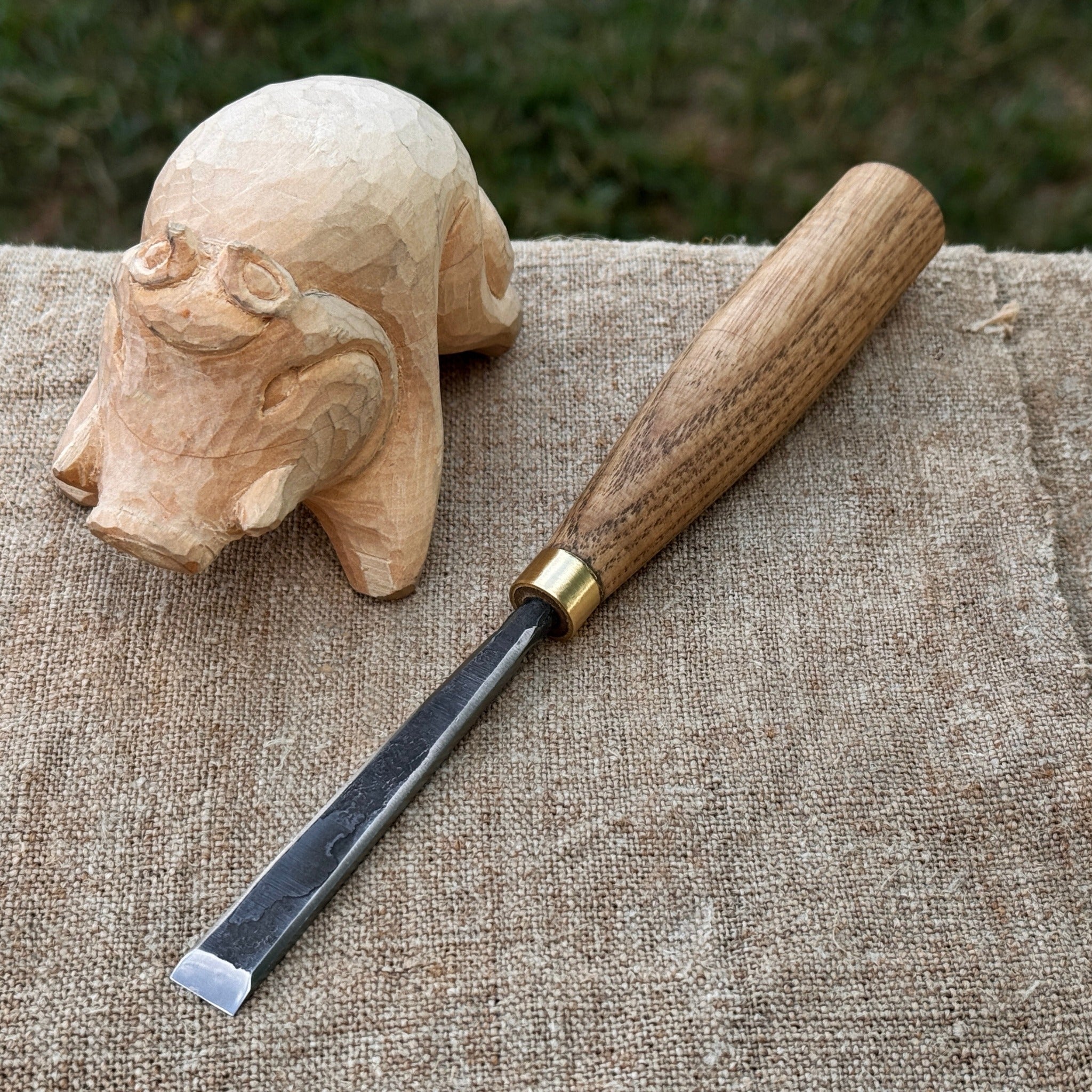 Fine detail carving chisel with 10 mm blade and wooden handle by Sharky Forged Steel Tools