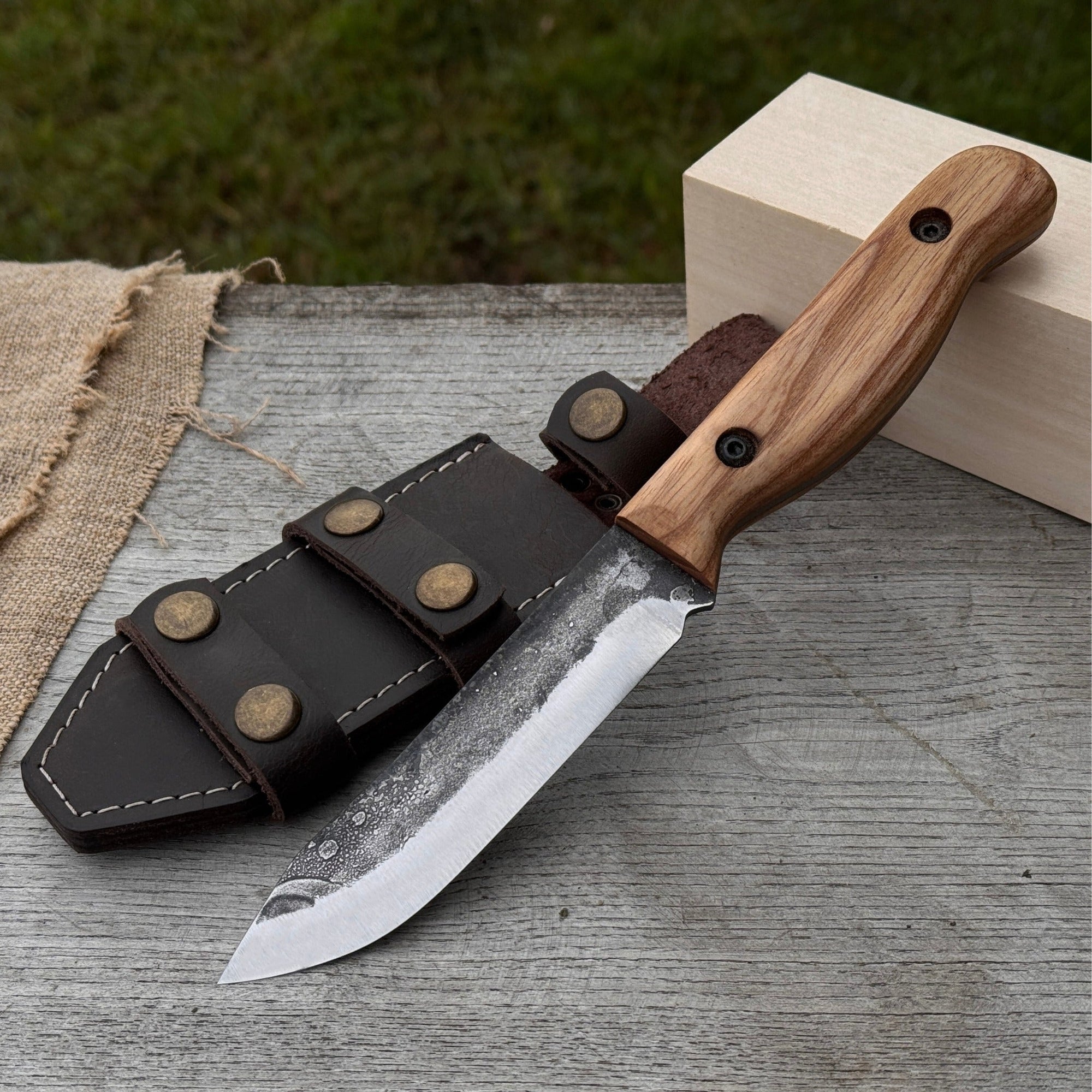 Hand-forged bushcraft knife with 10 cm blade and leather sheath by Sharky Forged Steel Tools