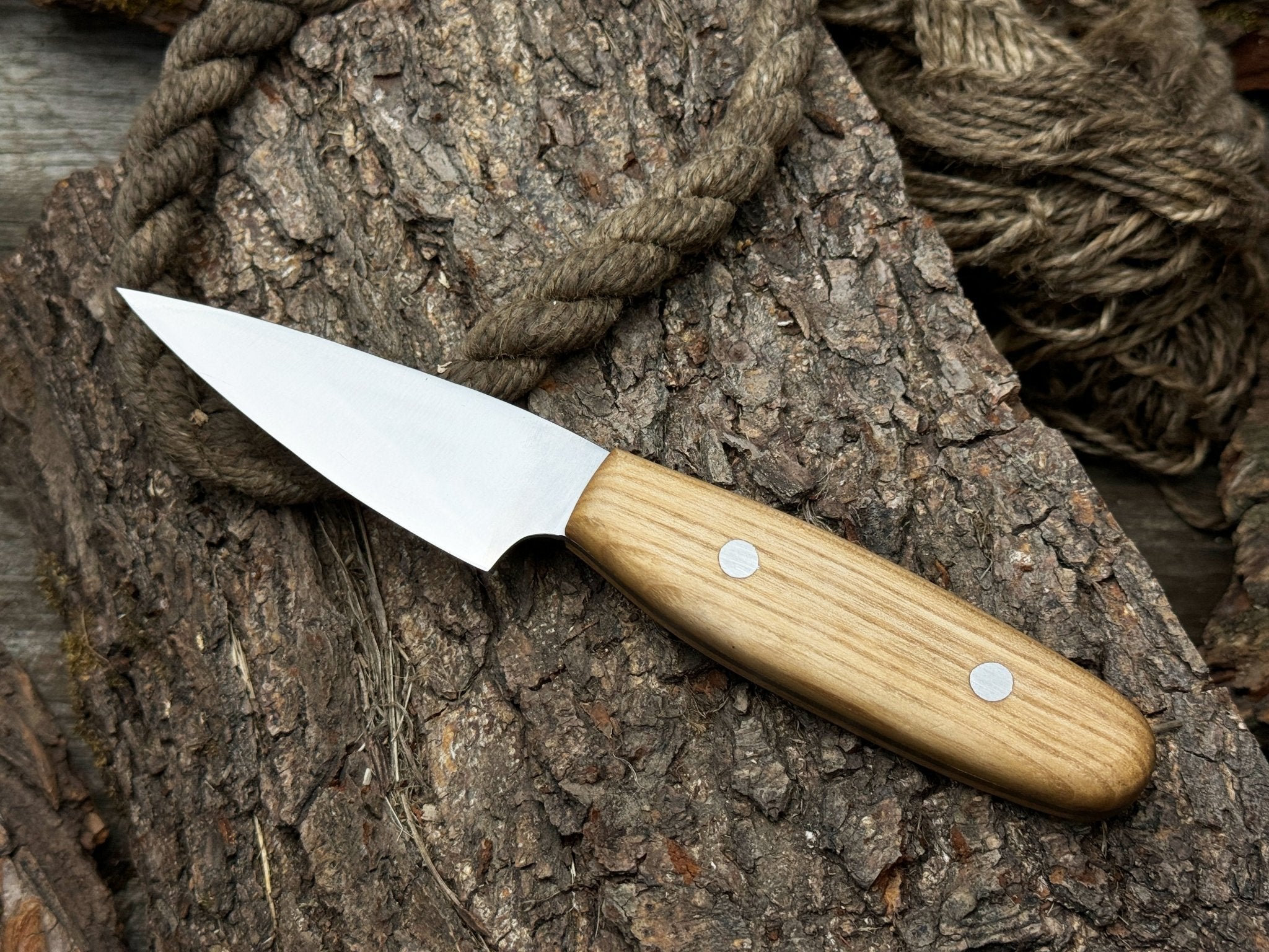 Hand-Forged Bushcraft Knife with 10 cm carbon steel blade and ash wood handle