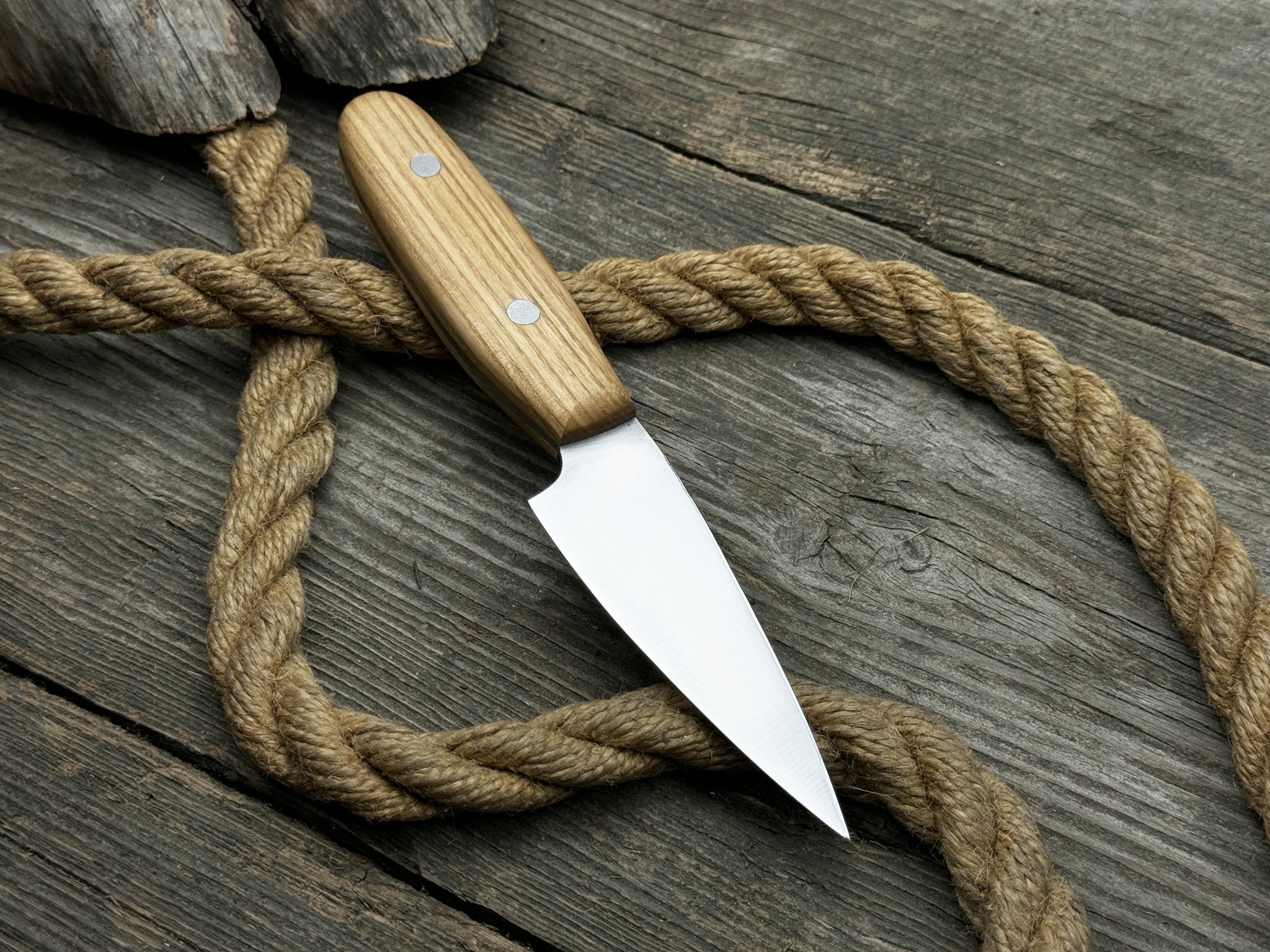 Hand-Forged Bushcraft Knife with 10 cm carbon steel blade and ash wood handle