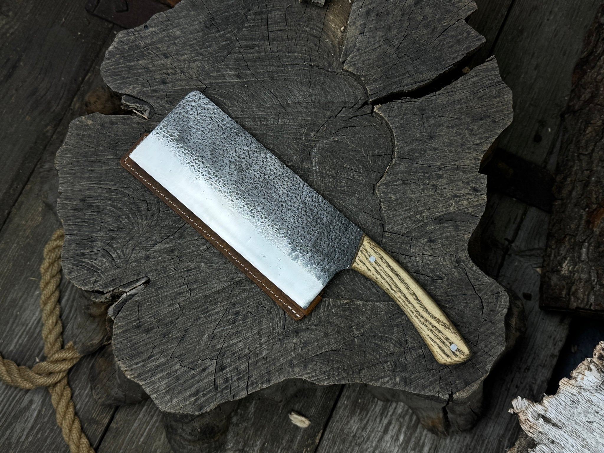 Hand-Forged Bushcraft Knife with 20.5 cm carbon steel blade and ash wood handle