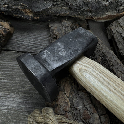 Hand-forged double blacksmith's hammer with ash wood handle weighing 1.5 kg
