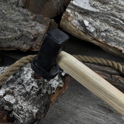 Hand-forged double blacksmith's hammer with ash wood handle weighing 1.5 kg