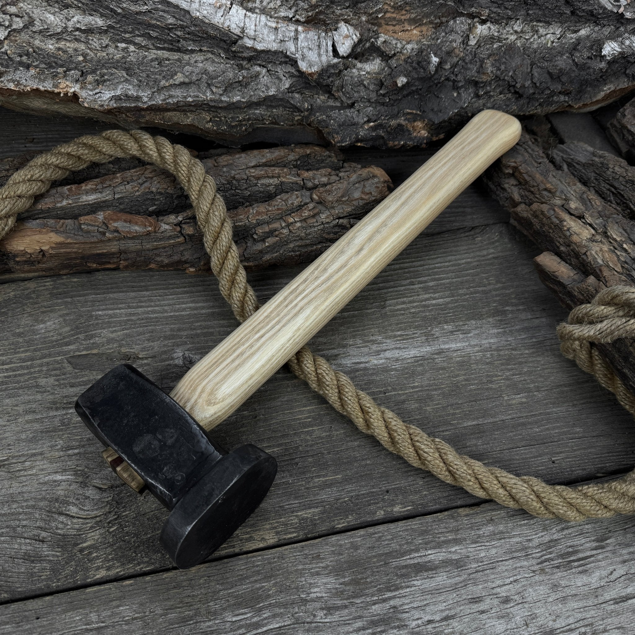 Hand-forged double blacksmith's hammer with ash wood handle weighing 1.5 kg