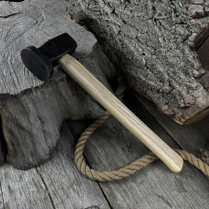 Hand-forged double blacksmith's hammer with ash wood handle weighing 1.5 kg