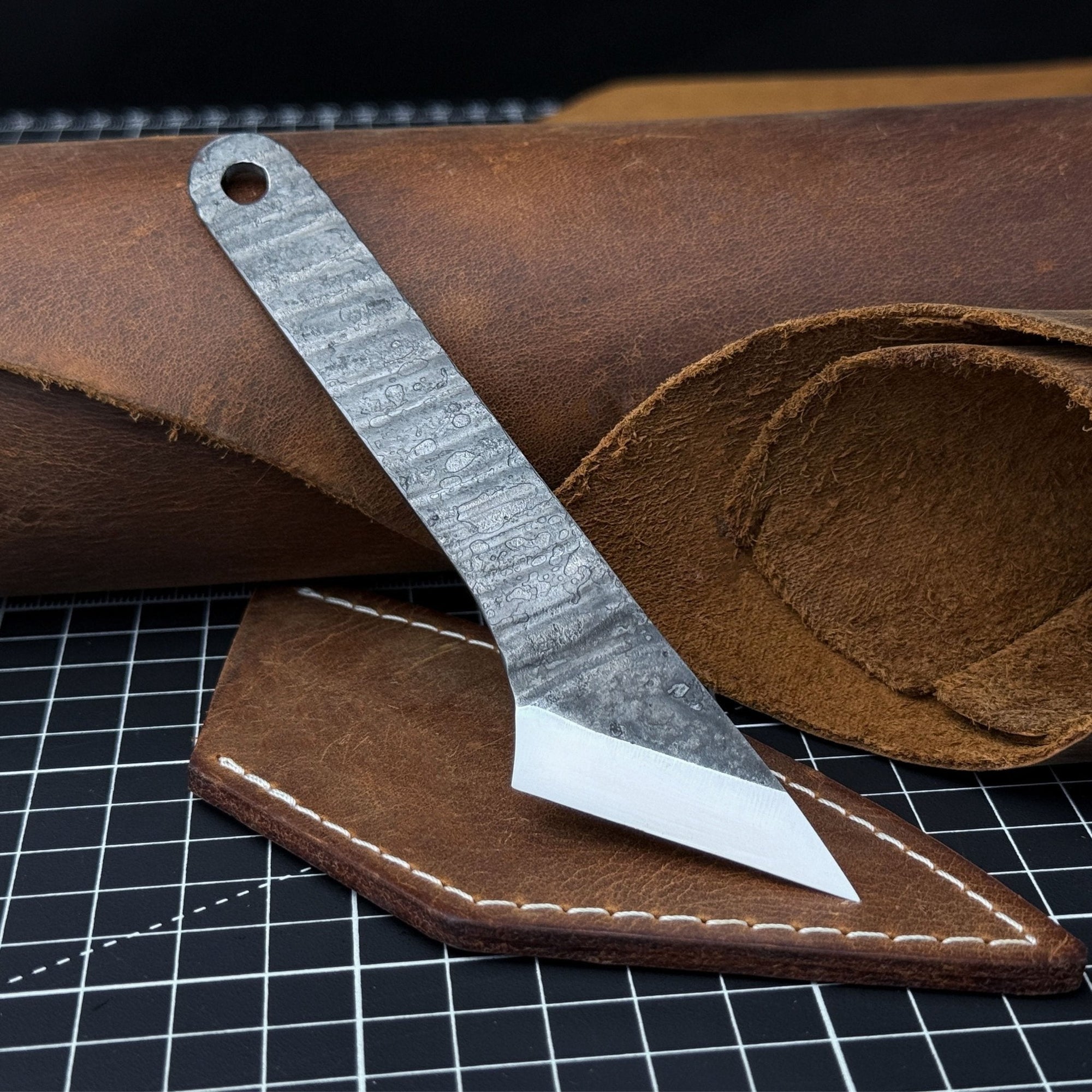 Hand-forged Kiridashi knife with leather sheath, 14 cm overall length