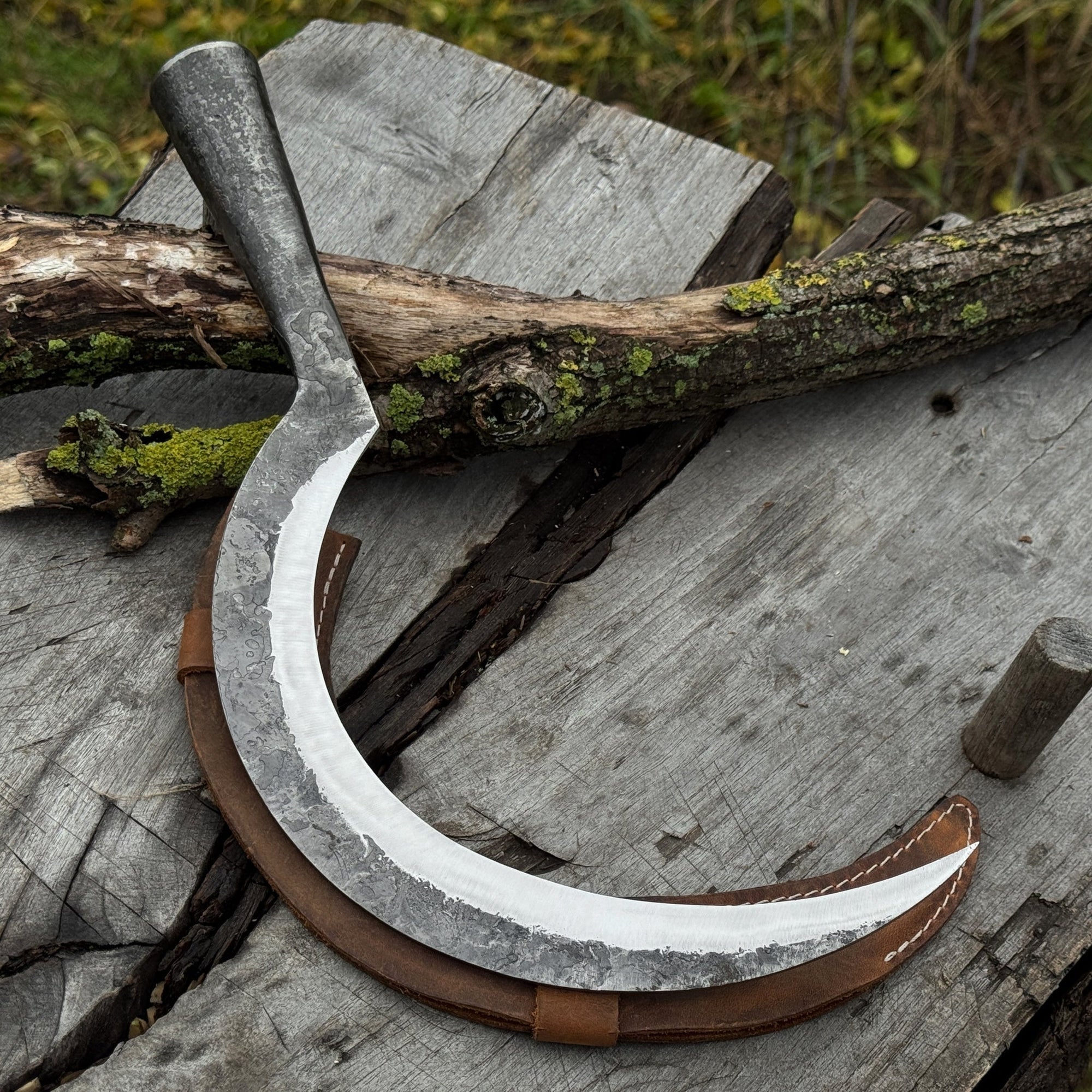 Hand-forged large sickle with 19 cm carbon steel blade and ergonomic handle