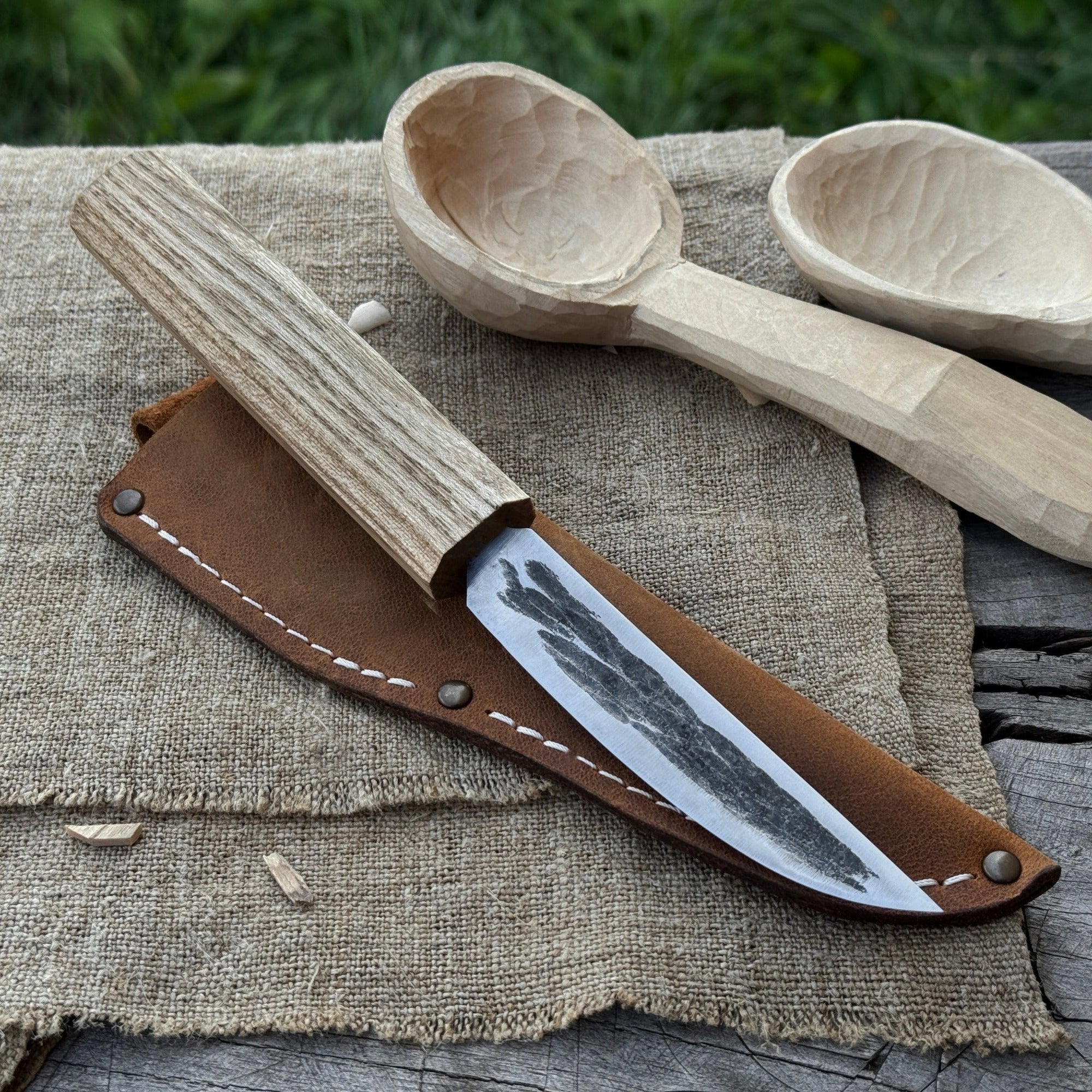 Hand-forged Yakut knife with 9.5 cm blade and leather sheath by Sharky Forged Steel Tools