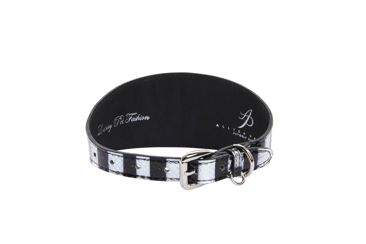 Wide black collar with alternating black and silver snake-patterned stripes and a silver buckle with two metal rings, shown on a white background.