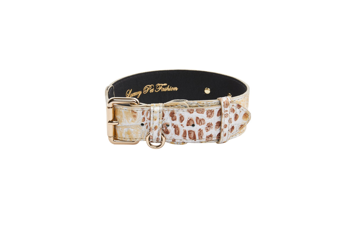 White collar with bronze crocodile embossing and gold-tone buckle, featuring a rectangular ring, shown on a white background.