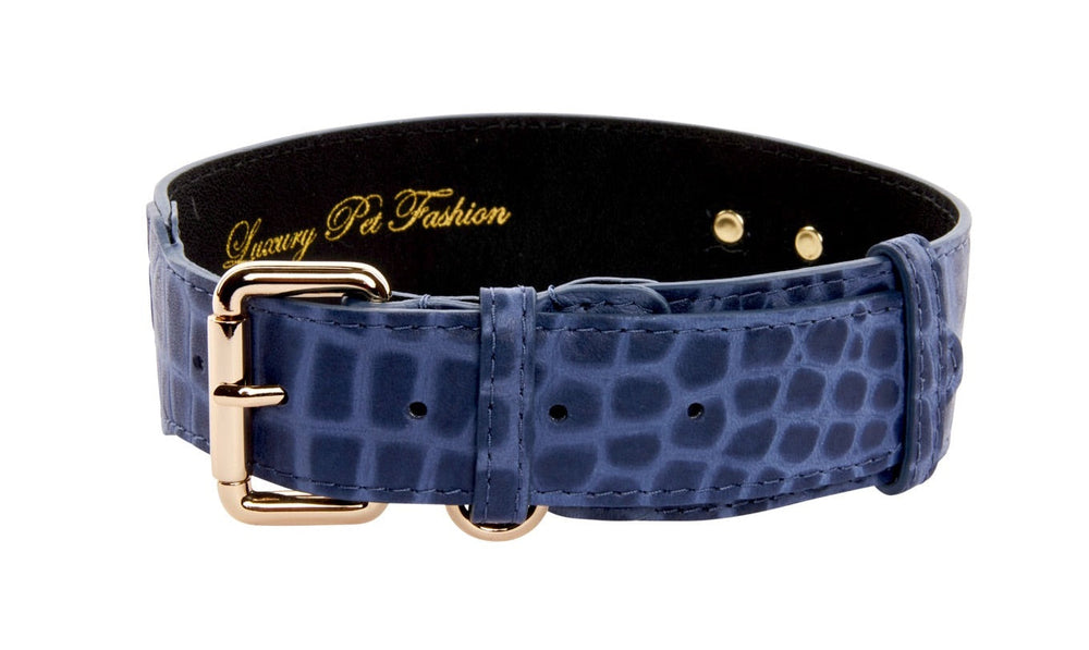 Blue embossed crocodile-patterned leather collar with shiny gold buckle and classic hardware, featuring the gold-embossed text 'Luxury Pà Fashion' inside.