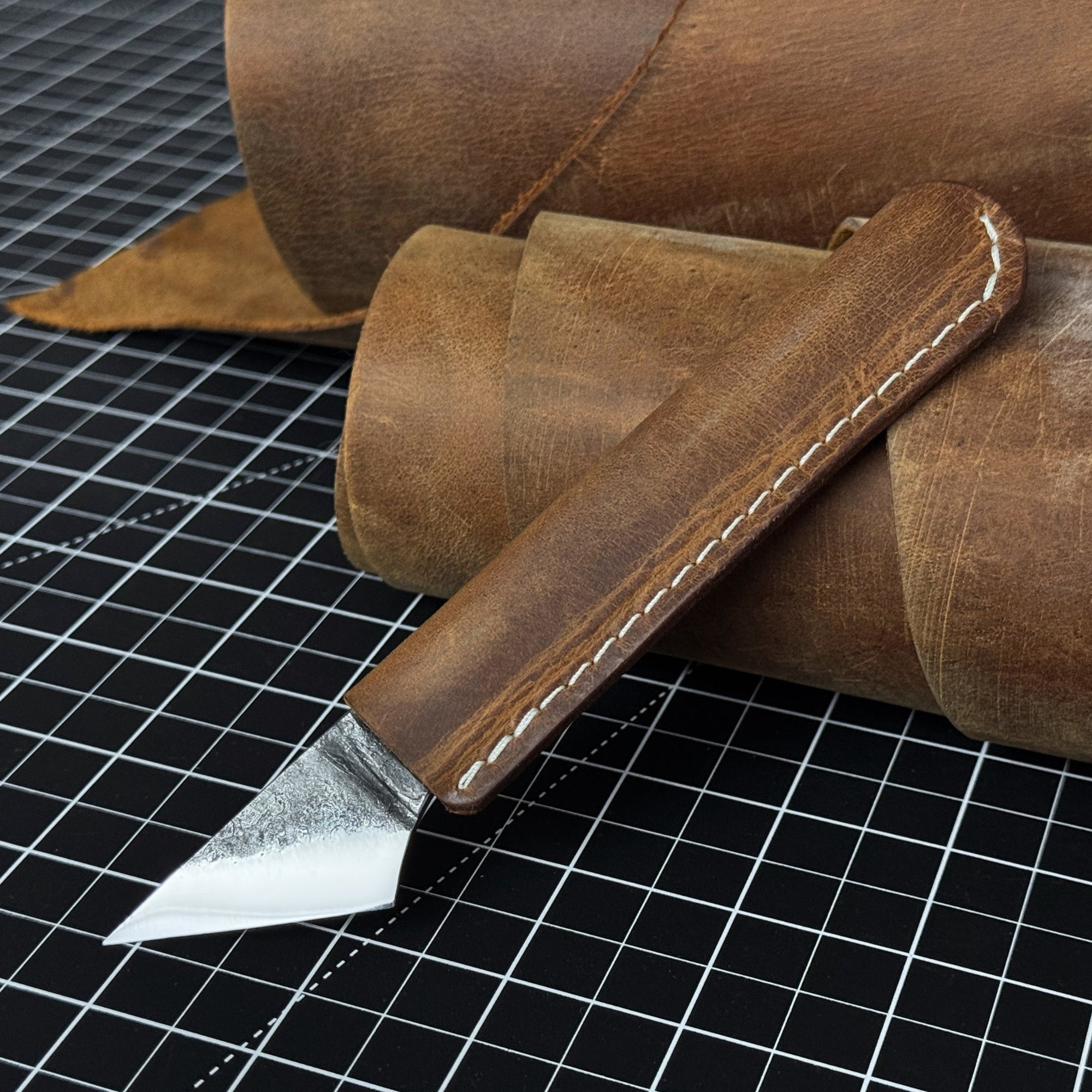 Hand-forged Kiridashi knife with razor-sharp carbon steel blade and leather sheath