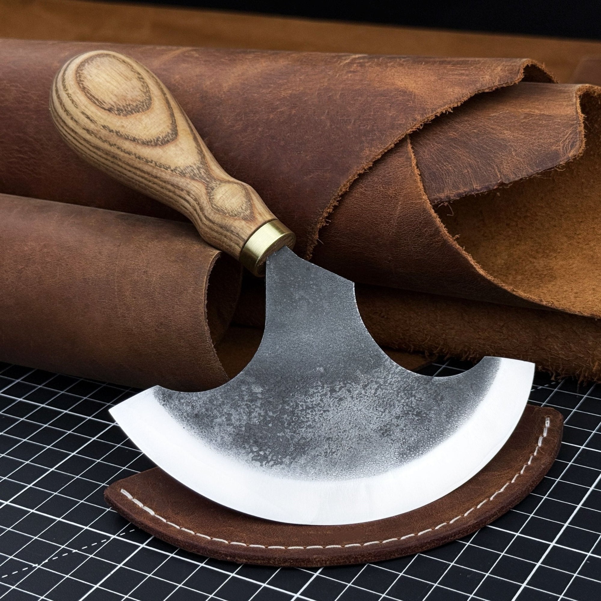 Large Leather Round Knife 12.5 cm with ash wood handle and high-carbon steel blade