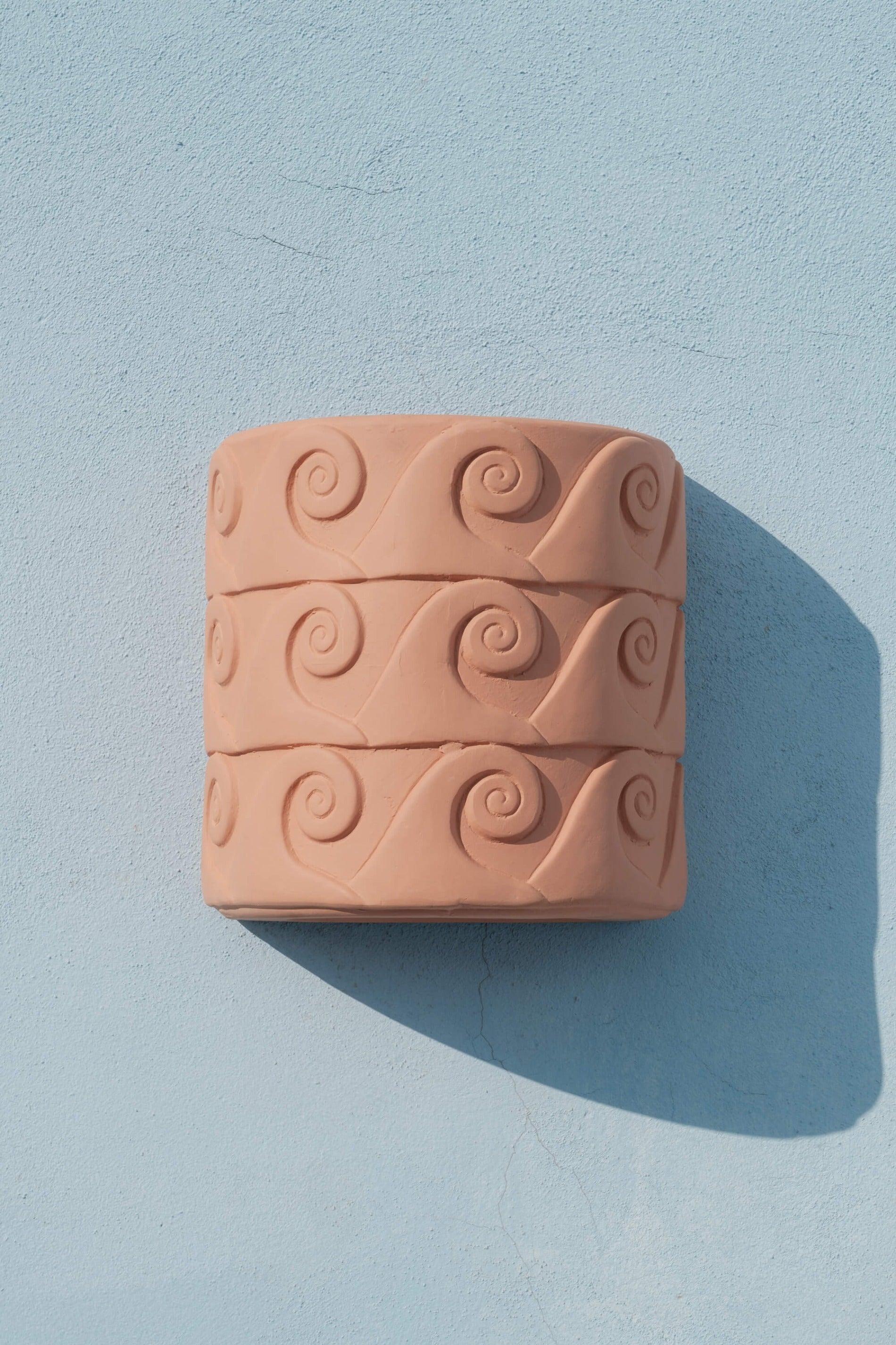 Magna Graecia Terracotta Wall vase Onde detail image - Resin Society