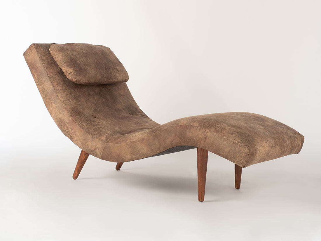 Chaise Lounge Montaquila Oak in brown upholstery with solid wood legs