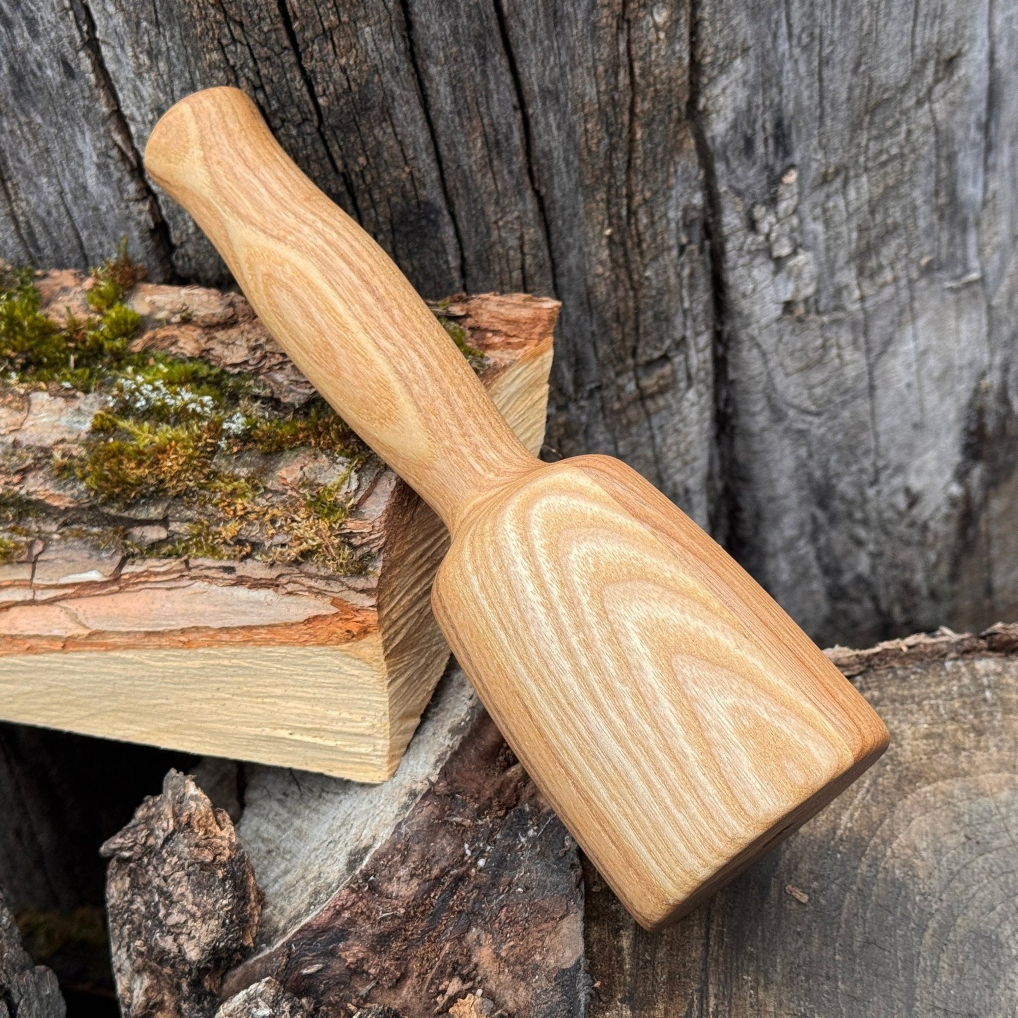 Quiet 7 oz. wooden mallet with ash wood handle by Sharky Forged Steel Tools