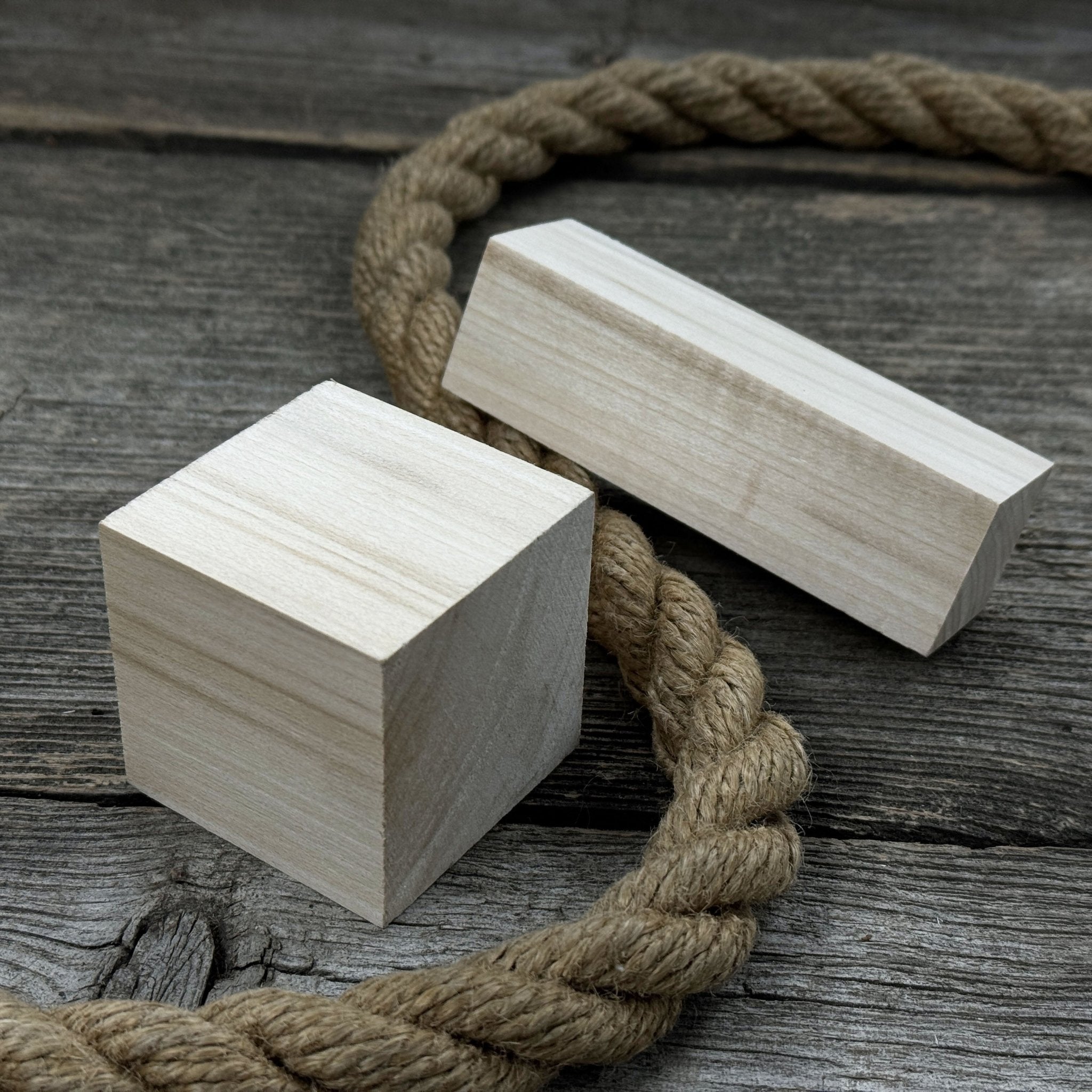 Set of 16 finely sanded linden wood carving blanks in cube and block shapes