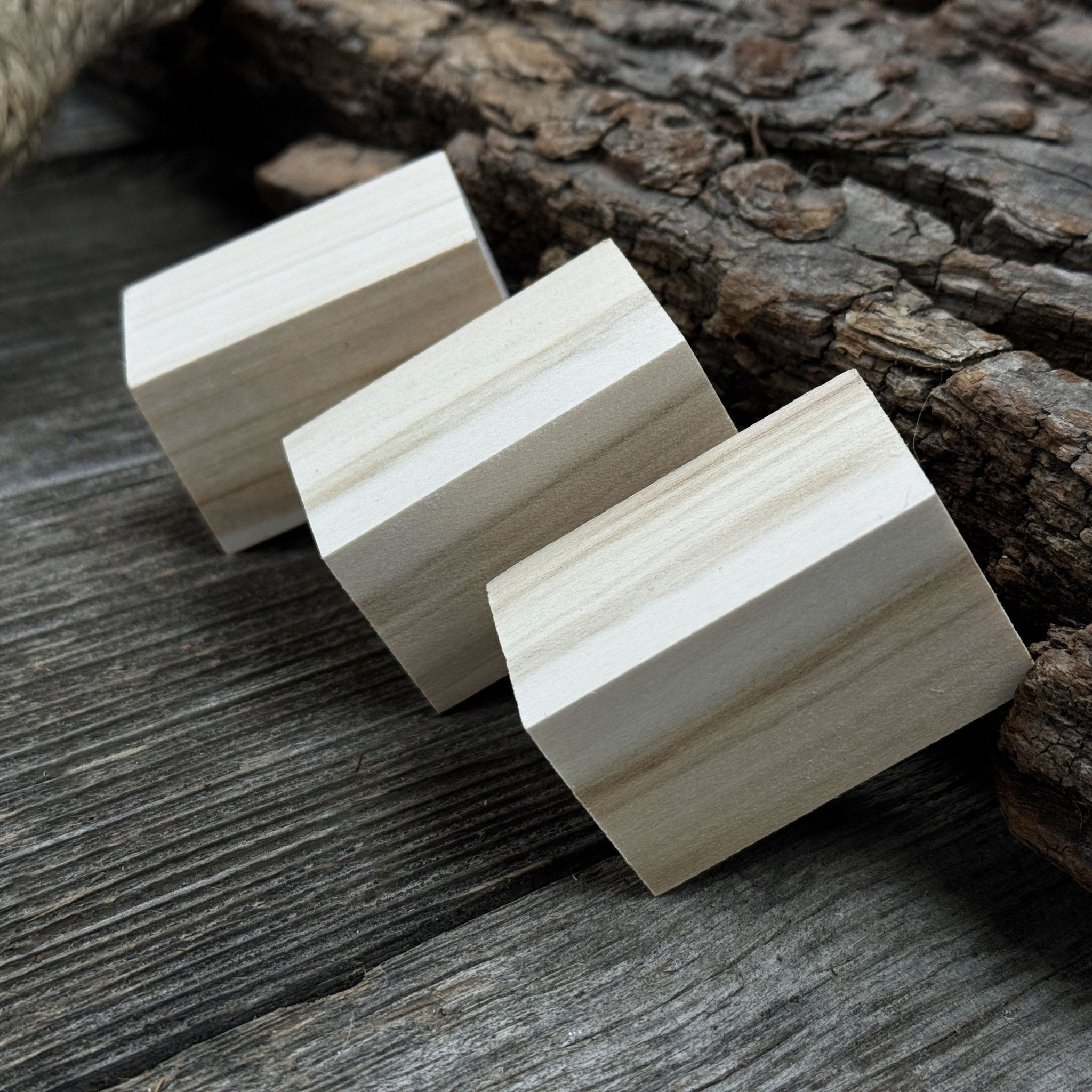 Set of 6 smooth linden wood carving blanks, 5 by 3 by 3 cm, ready for carving and crafting
