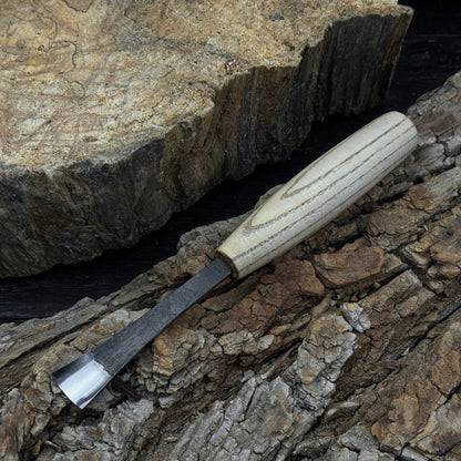 Small Fishtail Chisel with ash wood handle and forged steel blade, available in 15 mm and 20 mm widths