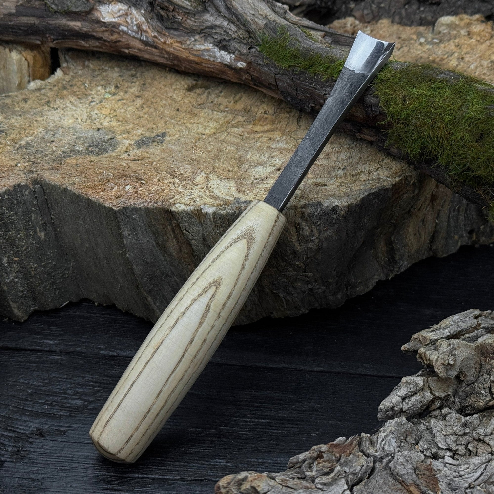 Small Fishtail Chisel with ash wood handle and forged steel blade, available in 15 mm and 20 mm widths