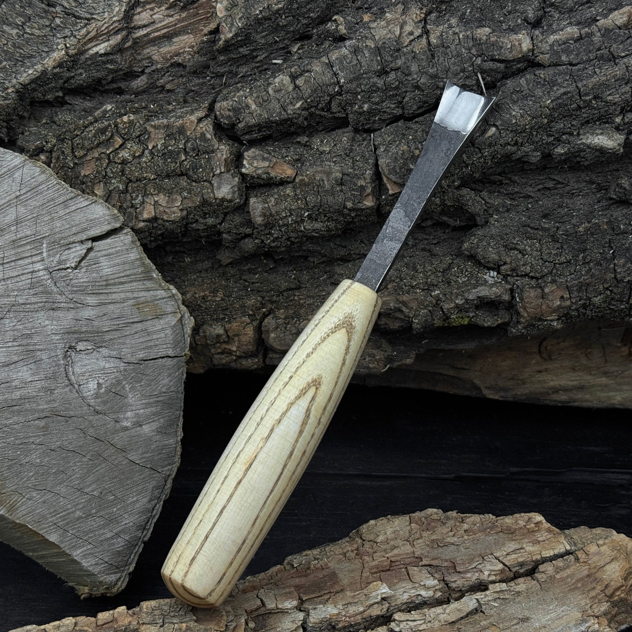 Small Fishtail Chisel with ash wood handle and forged steel blade, available in 15 mm and 20 mm widths