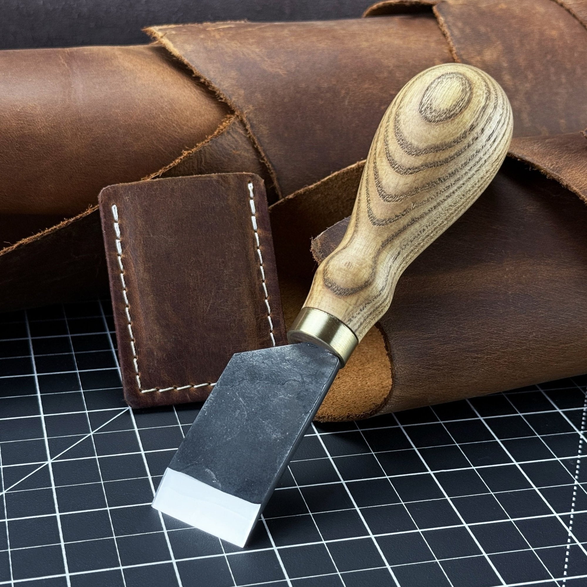 FST Hand-Forged Straight Leather Skiving Knife with 3 cm blade and ash wood handle