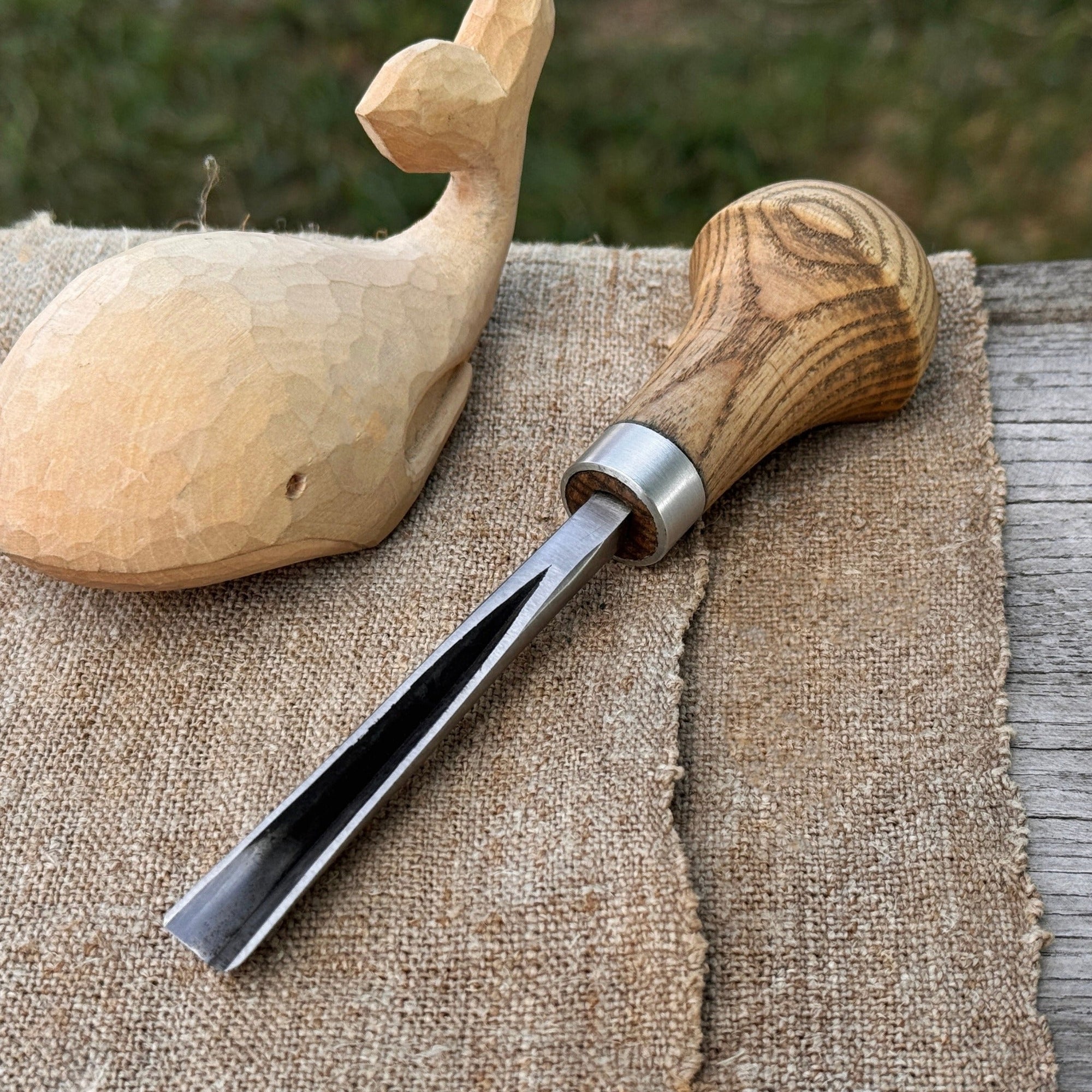 V-Parting Chisel 60 Degree with Palm Handle, 8 mm blade, hand-forged steel and ash wood handle